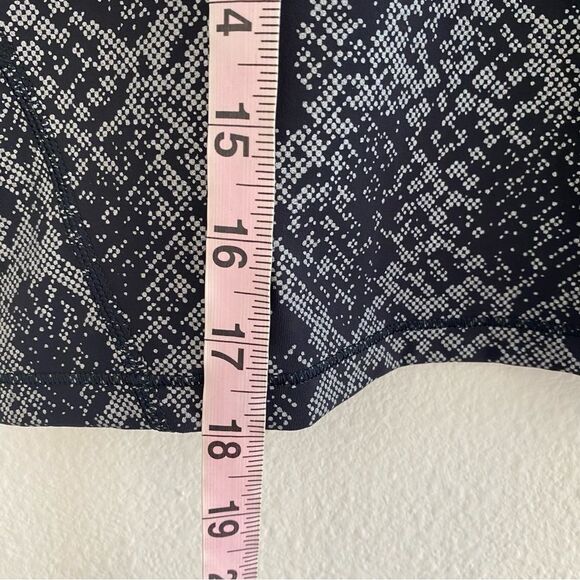 Athleta Shanti Viper Reflective Midi Crop Tank Black Snake Print Size Medium - Picture 10 of 13